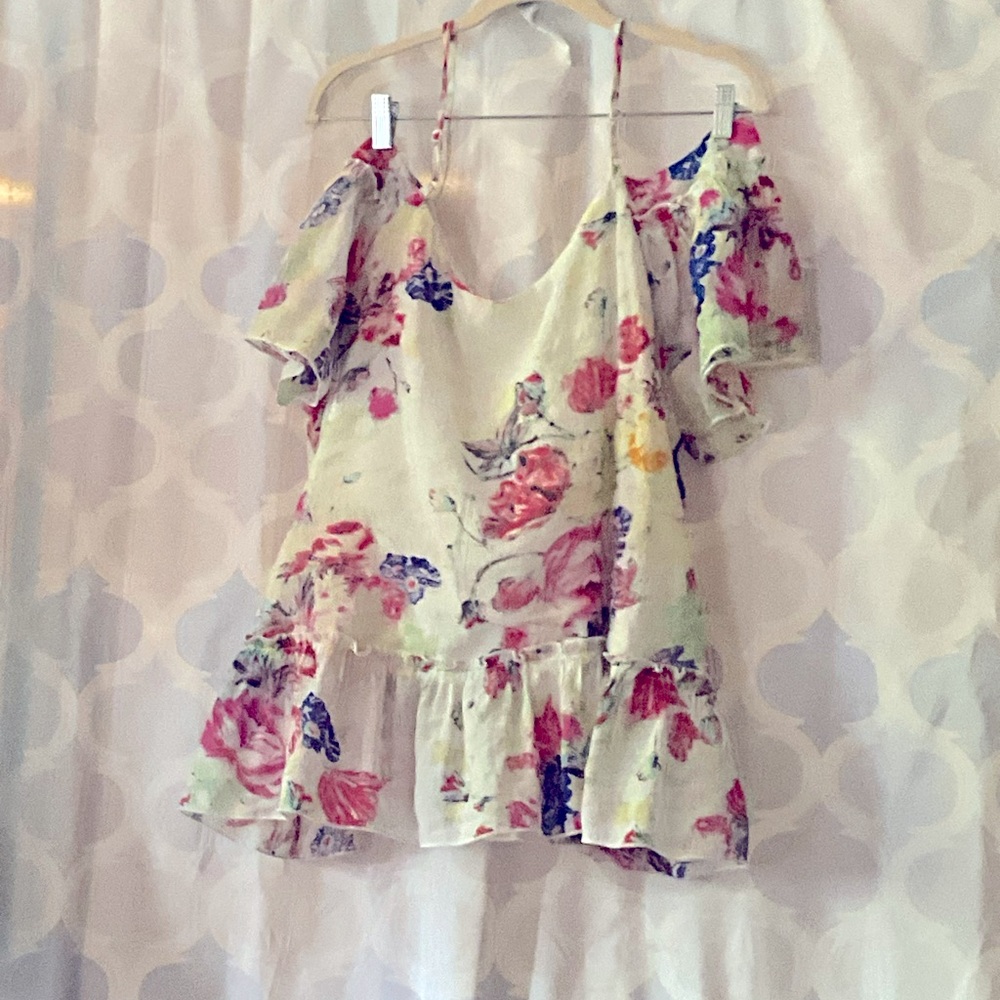 Super cute summer Cold shoulder top 3x